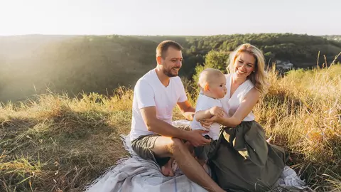 Ajutor financiar pentru părinții cu copii mici în 2025, timp de doi ani. "1.500 de lei, pe lângă alocație!" Cine primește banii