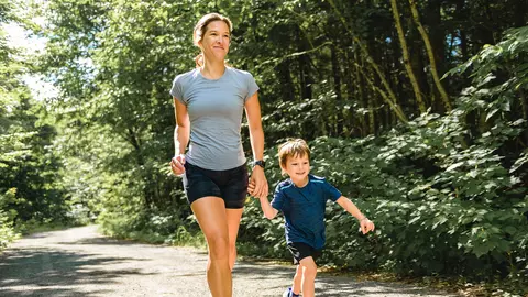 Cum să-ți motivezi copilul să facă sport: 3 trucuri care funcționează