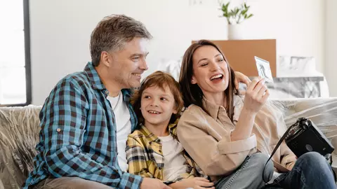 Zâmbetul întregii familii: Ghid de sănătate orală de la primul dinte la un zâmbet de Hollywood