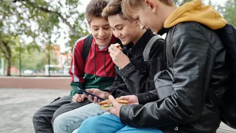 Ghiozdanul pentru gimnaziu versus ghiozdanul pentru școala primară – când merită să alegi un nou model pentru copilul tău?