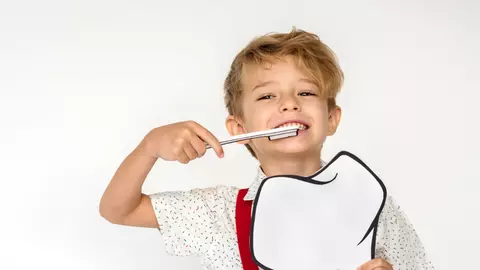 Vizita la dentist prin ochii copilului: cum o faci mai simplă și mai plăcută