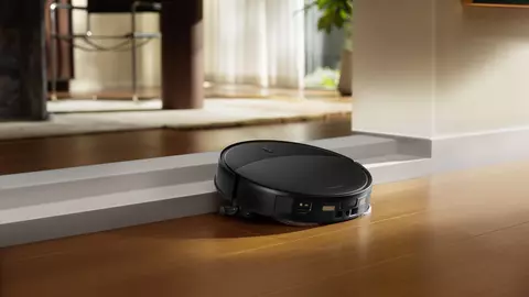 Roborock lansează Saros 20, robotul aspirator pentru locuințe complexe