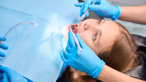 Cum alegi un medic stomatolog copii București: criterii esențiale pentru o experiență fără teamă la dentist