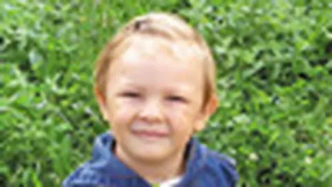 â€žMa mananca puricii!â€œ