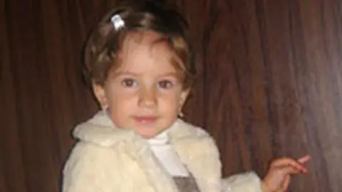 Brunetica, cu par des. E a noastra?