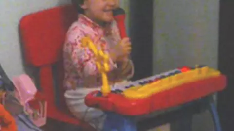 Este distractiv sa canti