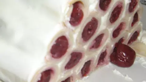 Clatite cu compot de visine