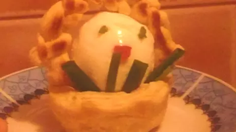 Iepuras de Paste in cosulet