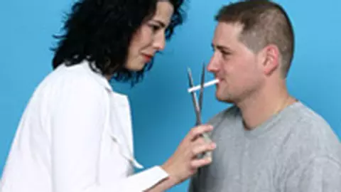 57% dintre romanii fumatorii vor sa renunte la fumat si nu reusesc