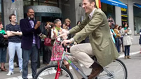 Athénée Palace Hilton Bucuresti si-a premiat angajatii cu biciclete, in cadrul programului "Hilton Sustainability Challenge"