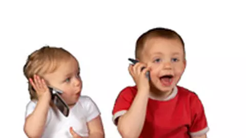 Un batran fericit de regasirea telefonului