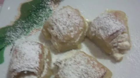 Mini-pateuri cu branza dulce si stafide