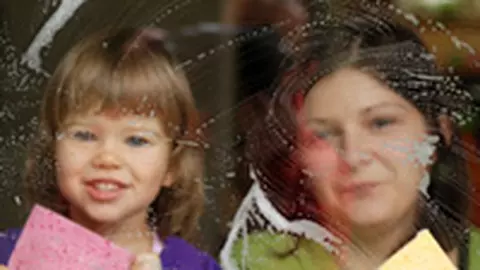 Copii sunt afectati de vaporii de clor din produsele de curatenie folosite in casa