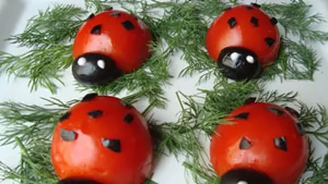 Rosii umplute cu branza dulce