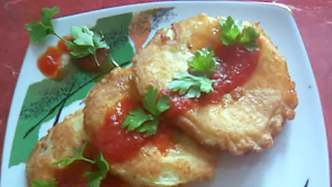 Dovlecei pane cu sos de rosii