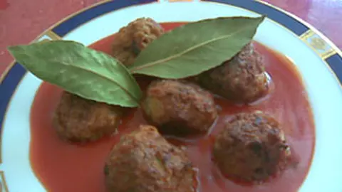 Chiftele in sos de tomate