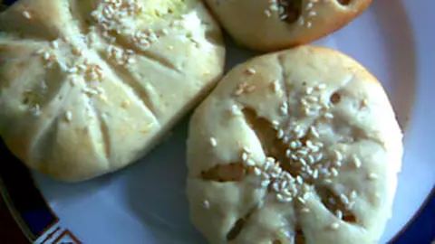 Placinte cu branza sarata si varza