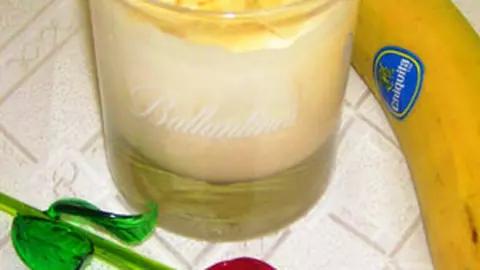 Iaurt de casa cu bucatele de banane