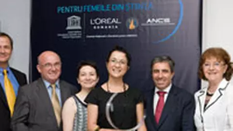 Burse pentru cercetatoarele din Romania, prin programul "UNESCO L'Oréal Pentru femeile din stiinta"