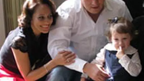 Carmen Trandafir lanseaza prima melodie cu fetita ei la Bebe magia (TVR 1)