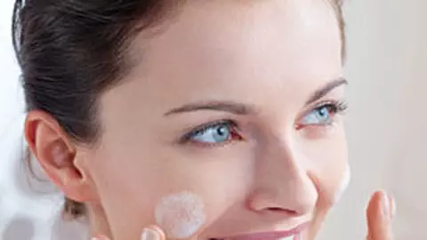 Nou de la Eucerin: gama de curatare DermatoCLEAN