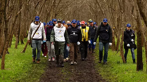 Peste 800 de voluntari au participat la campionatul de plantare din Tara lui Andrei de la Buzau