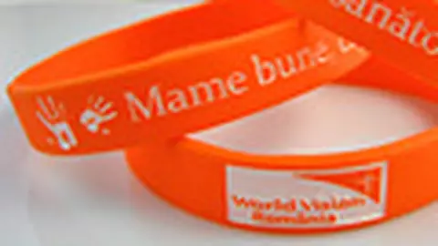In cadrul campaniei â€žMame bune, copii sanatosiâ€, World Vision Romania a lansat BRATARA BUNATATII