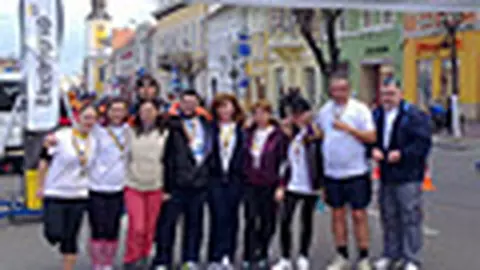 Angajati Sanofi alearga la Bucharest International Marathon 2011 pentru a sustine renovarea Spitalului de Copii Cluj