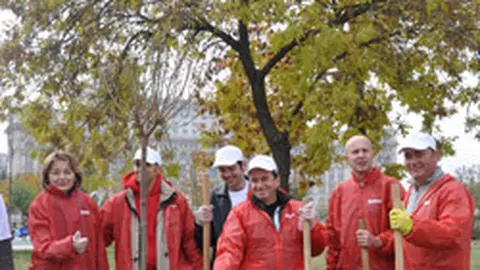 De astazi, sunt cu 100 de copaci mai multi in parcul Izvor