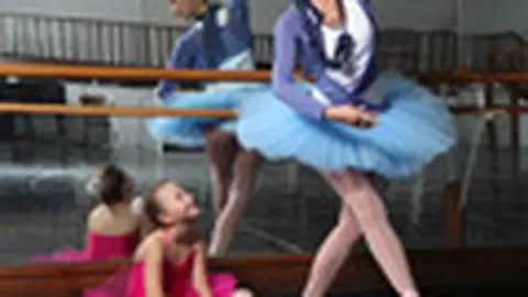 Iarna aceasta, Mos Craciun face echipa cu Dimensione Danza!