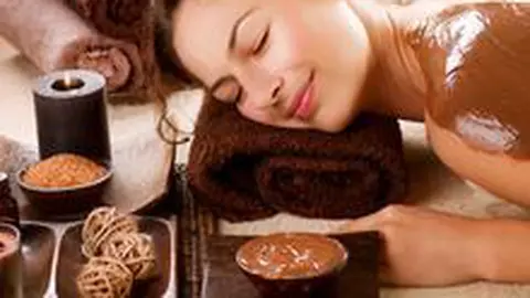 Sarcina - Afla cat de periculoase sunt vopseaua de par si oja in timpul sarcinii