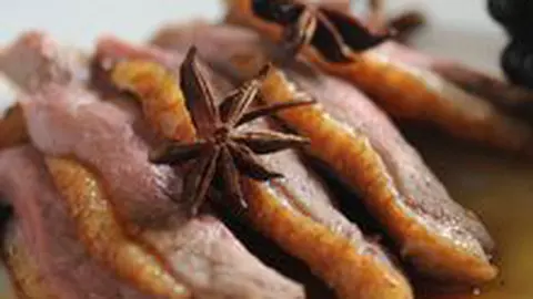 Piept de rata cu sos de cidru de mere