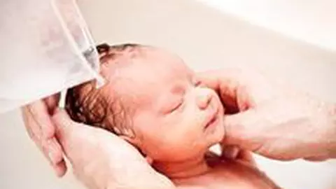 Prima baie a nou-nascutului