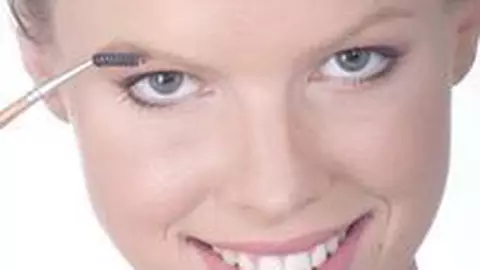 Frumusete: Ti-ai distrus sprancenele? Acum exista o solutie!
