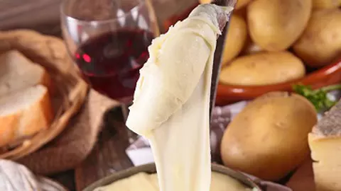 Fondue (sau branza topita) cu cartofi