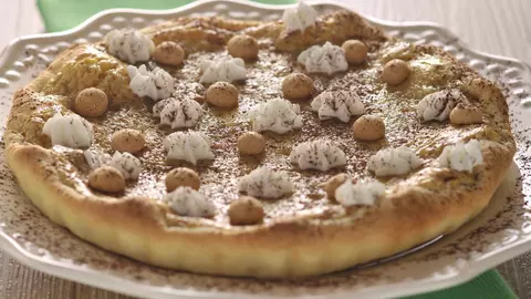 Tarta cu cremă de migdale şi fructe