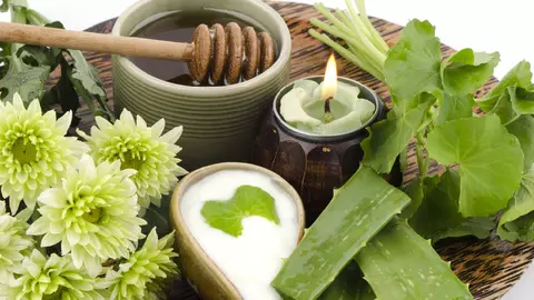 Remediu pentru constipatie cu miere si aloe vera
