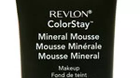 Fondul de ten ColorStay Mineral Mousse de la REVLON