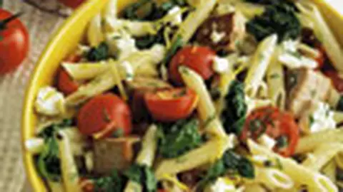 Salata mediteraneana cu paste, legume si ton