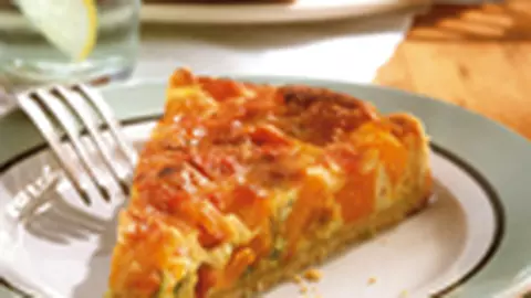 Tarta cu dovleac, costita, ceapa verde si cascaval