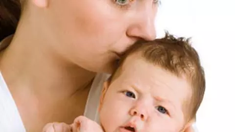 Femeia între rolul de mamă şi avort