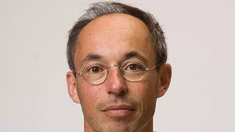James A. Levine  sau Romanul unei supravietuiri