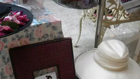 Expozitia de palarii vintage „Probeaza si pozeaza”