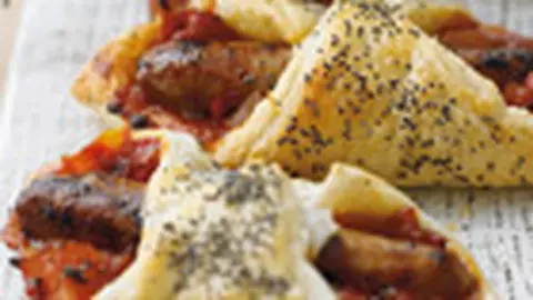 Rulouri cu carnati si chutney