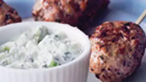 Chiftele din carne de vita cu sos tzatziki