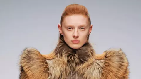 Haine, incaltaminte, accesorii: Blana ramane la moda