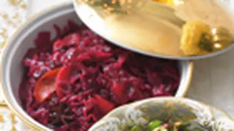 Salata de varza rosie cu fructe
