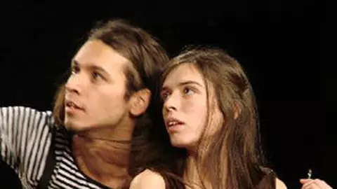 La teatru, pe Lipscani: „Doi dintre noi”