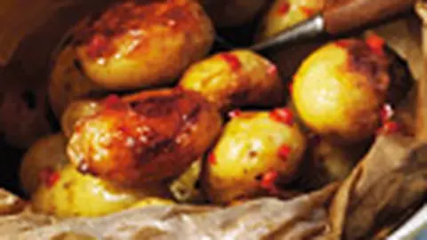 Cartofi copti cu chilli