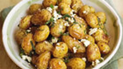 Cartofi noi cu branza feta